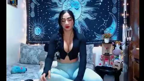 Snapshot of kylie_capricorn chatting on 07-23-26, 11:35 kylie online show from 07-23-26, 11:35