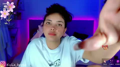 k ylie online show from 01-08-25, 03:29