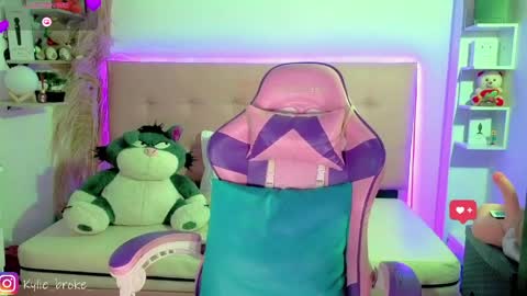 k ylie online show from 05-02-26, 10:37