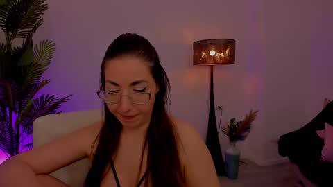 Snapshot of kylie_kathy chatting on 01-10-26, 09:05 Kylie online show from 01-10-26, 09:05