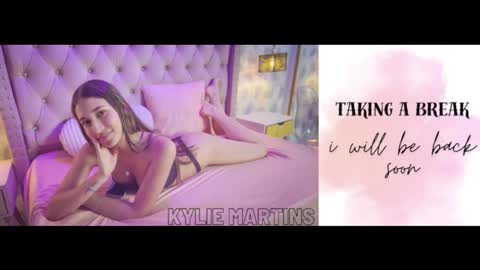 Snapshot of kylie_martins chatting on 01-17-25, 05:51 Kylie online show from 01-17-25, 05:51