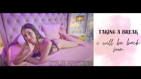 Snapshot of kylie_martins chatting on 01-19-25, 03:10 Kylie online show from 01-19-25, 03:10