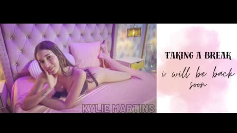 Snapshot of kylie_martins chatting on 01-22-25, 02:46 Kylie online show from 01-22-25, 02:46