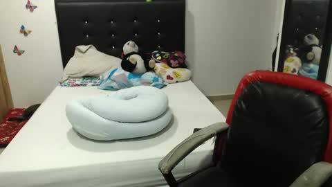 Snapshot of kylie_switch chatting on 10-12-25, 11:48 Instagram Kylie switch  followme  buy lovense here online show from 10-12-25, 11:48