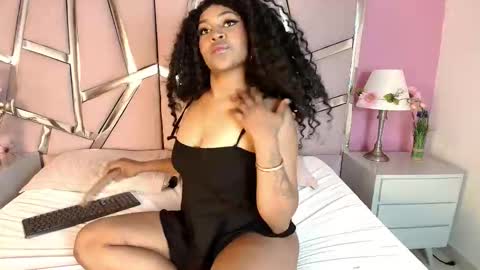 Snapshot of kylieebony_ chatting on 03-12-26, 08:26 Kylie online show from 03-12-26, 08:26