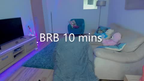 Snapshot of kylieety chatting on 02-14-25, 10:28 KYLIE online show from 02-14-25, 10:28