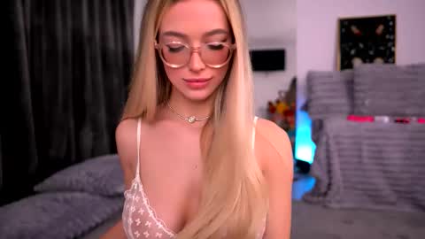 Kylie online show from 12-04-25, 11:13