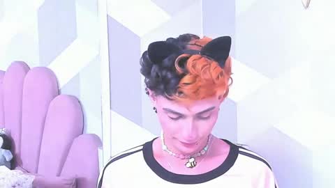 Kylie jl online show from 04-25-26, 02:36