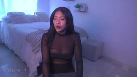 schedule 300 pm - 1100pm colombia time online show from 02-07-25, 09:48