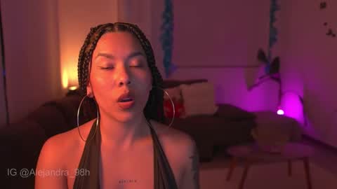 schedule 300 pm - 1100pm colombia time online show from 12-18-25, 01:22