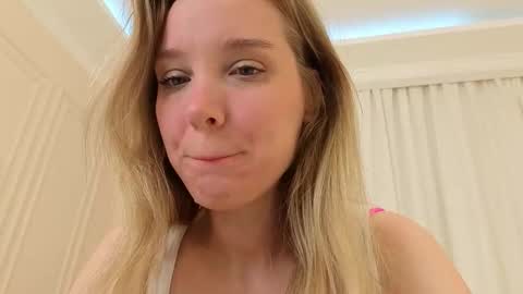 lina online show from 01-12-26, 08:47