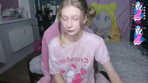 Snapshot of l1ttlekiki chatting on 10-02-25, 01:07 Sara online show from 10-02-25, 01:07