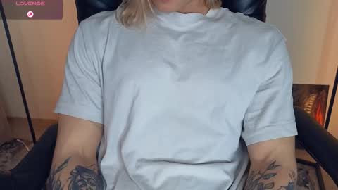 Snapshot of l_adonis_l chatting on 11-16-25, 10:10 Adonis online show from 11-16-25, 10:10