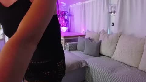 Snapshot of l_and_elle chatting on 06-21-26, 11:51 Giselle online show from 06-21-26, 11:51
