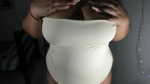 la_pequena_culona online show from 05-23-26, 01:11
