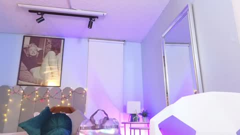 Snapshot of laady_brownn chatting on 12-30-24, 11:37 Cris  online show from 12-30-24, 11:37