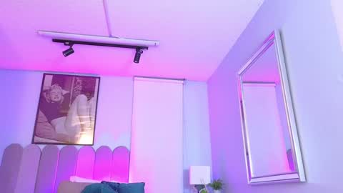 Snapshot of laady_brownn chatting on 01-10-25, 11:33 Cris  online show from 01-10-25, 11:33