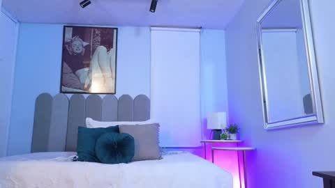 Snapshot of laady_brownn chatting on 01-12-25, 12:01 Cris  online show from 01-12-25, 12:01