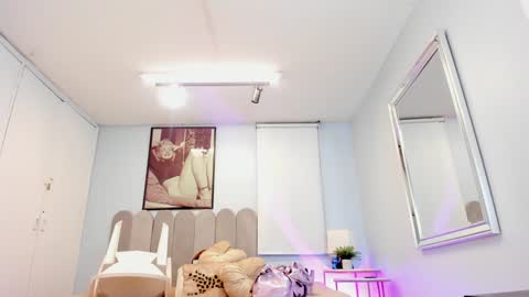 Snapshot of laady_brownn chatting on 02-02-25, 11:30 Cris  online show from 02-02-25, 11:30