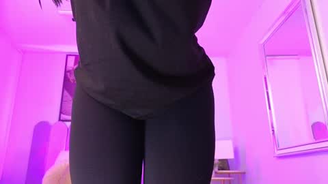 Snapshot of laady_brownn chatting on 02-19-25, 11:28 Cris  online show from 02-19-25, 11:28