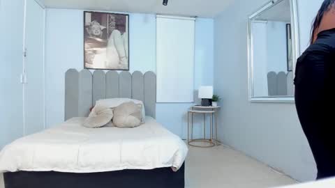 Snapshot of laady_brownn chatting on 02-21-25, 12:06 Cris  online show from 02-21-25, 12:06