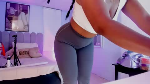 Snapshot of laady_brownn chatting on 02-24-25, 11:32 Cris  online show from 02-24-25, 11:32