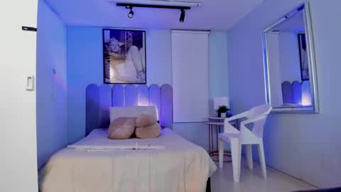Snapshot of laady_brownn chatting on 02-25-25, 11:30 Cris  online show from 02-25-25, 11:30