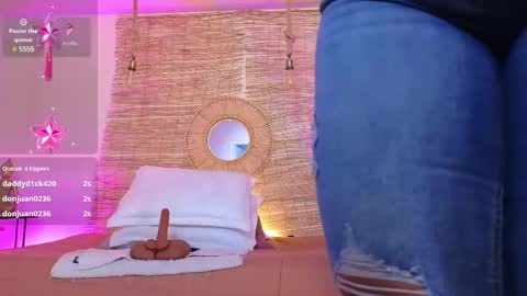 Snapshot of laady_brownn chatting on 03-04-25, 11:51 Cris  online show from 03-04-25, 11:51