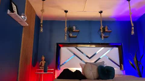 Snapshot of laady_brownn chatting on 09-17-25, 11:23 Cris  online show from 09-17-25, 11:23
