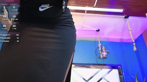 Snapshot of laady_brownn chatting on 10-18-25, 11:00 Cris  online show from 10-18-25, 11:00