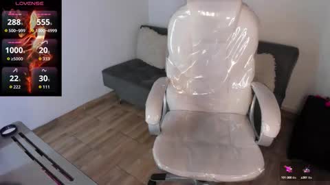  L A R A   online show from 09-11-25, 09:48