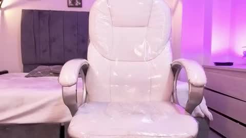  L A R A   online show from 02-21-26, 09:05