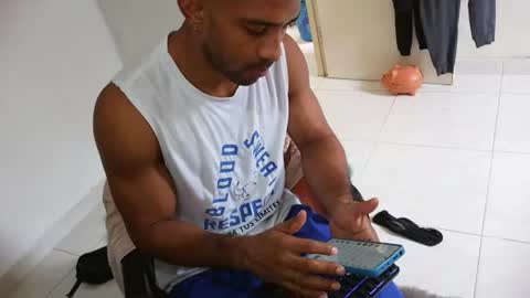 Snapshot of lacasadelosmunecosbq chatting on 06-17-26, 04:19 Bruno Smith online show from 06-17-26, 04:19
