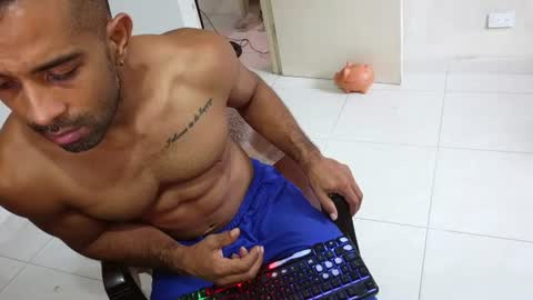 Snapshot of lacasadelosmunecosbq chatting on 06-18-26, 04:44 Bruno Smith online show from 06-18-26, 04:44