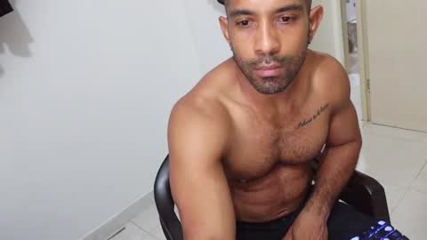 Snapshot of lacasadelosmunecosbq chatting on 07-12-26, 04:25 Bruno Smith online show from 07-12-26, 04:25