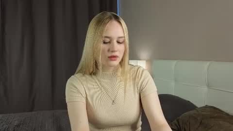 Snapshot of lachelleellwanger chatting on 06-29-26, 05:03 Kate online show from 06-29-26, 05:03