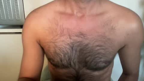 Snapshot of lacicogna chatting on 10-27-25, 12:42 johnas online show from 10-27-25, 12:42