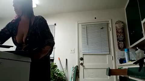 Snapshot of lacybell chatting on 12-29-24, 04:38 lacybell online show from 12-29-24, 04:38