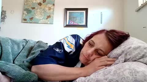 Snapshot of lacybell chatting on 01-10-25, 08:37 lacybell online show from 01-10-25, 08:37