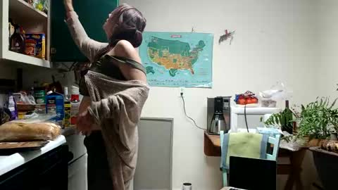 Snapshot of lacybell chatting on 03-10-25, 05:22 lacybell online show from 03-10-25, 05:22