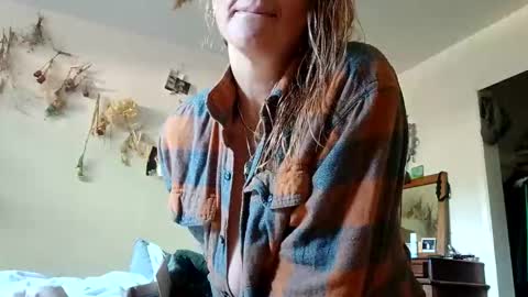 Snapshot of lacybell chatting on 09-25-25, 04:11 lacybell online show from 09-25-25, 04:11