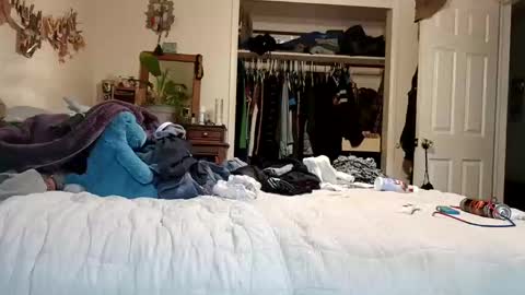 Snapshot of lacybell chatting on 10-10-25, 10:53 lacybell online show from 10-10-25, 10:53