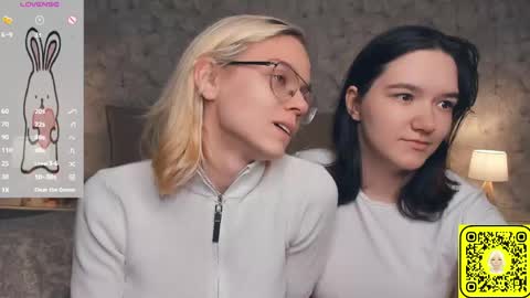 Violet and Isabel online show from 06-01-26, 07:15