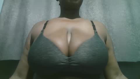 lady_dearra online show from 12-14-25, 03:12