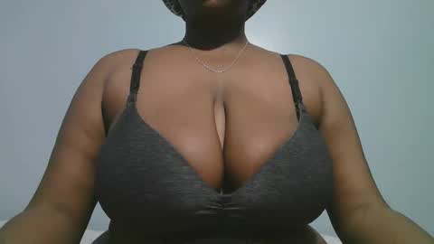 lady_dearra online show from 01-19-26, 03:21