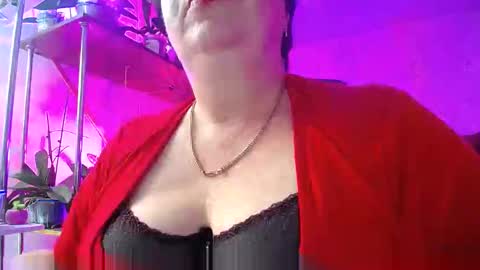 Snapshot of lady_gloria chatting on 12-23-24, 03:01 Lady Gloria online show from 12-23-24, 03:01