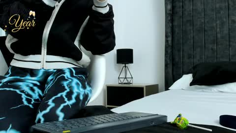 Snapshot of lady_godss chatting on 12-30-24, 05:15 Lady godss online show from 12-30-24, 05:15