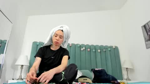 Snapshot of lady_godss chatting on 01-13-25, 02:50 Lady godss online show from 01-13-25, 02:50