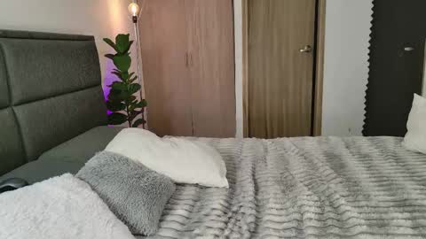    700  1300 -5 online show from 09-24-25, 12:52