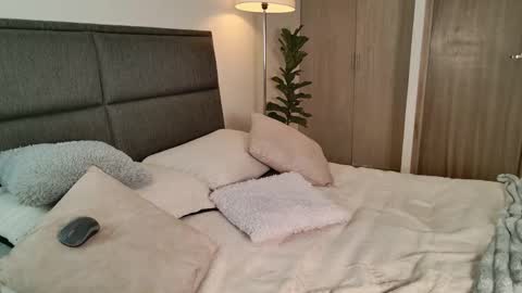    700  1300 -5 online show from 02-11-26, 12:54